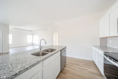 6204 Fairview Drive Mccordsville IN 46055