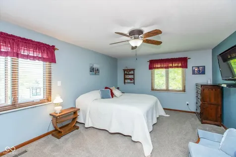 4724 W Hunters Ridge Lane Greenwood IN 46143