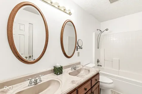 6733 Berkshire Drive Zionsville IN 46077