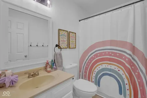 1957 Shiloh Drive Columbus IN 47203