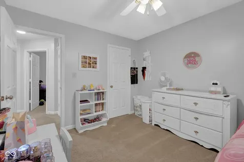 1957 Shiloh Drive Columbus IN 47203