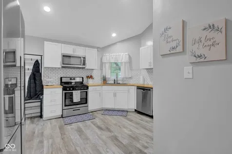 1957 Shiloh Drive Columbus IN 47203