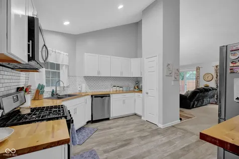 1957 Shiloh Drive Columbus IN 47203