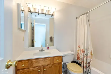 8750 Yardley Court Indianapolis IN 46268