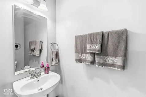 8595 Harlekin Court Avon IN 46123