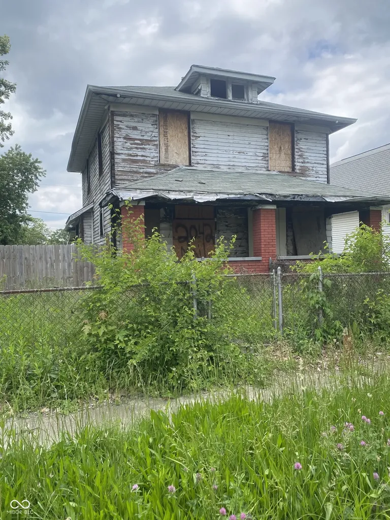 2042 E Adams Street Indianapolis IN 46218