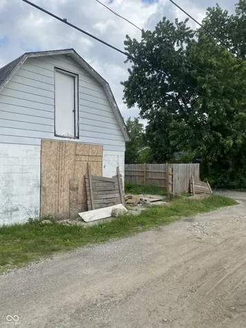 2042 E Adams Street Indianapolis IN 46218