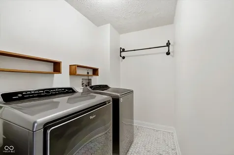 8801 Gunpowder Drive Indianapolis IN 46256