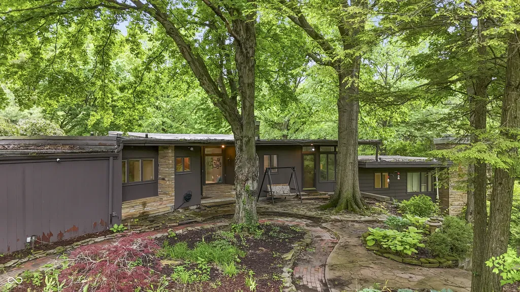 10 Overlook Drive Anderson IN 46011