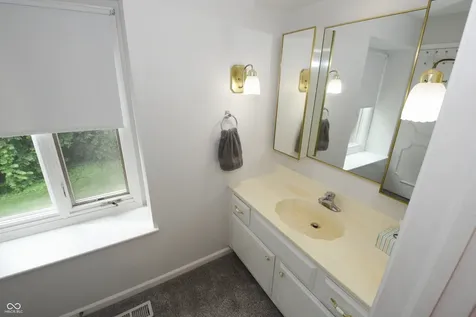 5533 Roxbury Terrace Indianapolis IN 46226