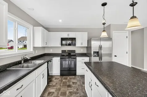 5541 Woods Pointe Drive Mccordsville IN 46055