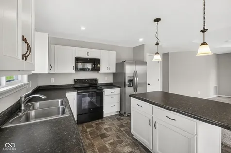 5541 Woods Pointe Drive Mccordsville IN 46055