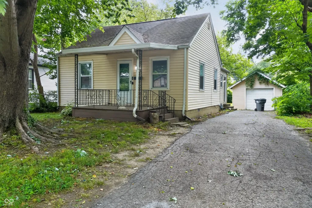 933 N Routiers Avenue Indianapolis IN 46219