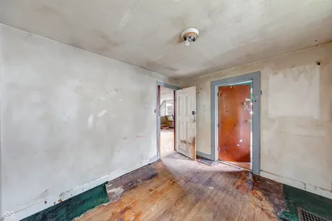 841 S Pershing Avenue Indianapolis IN 46221
