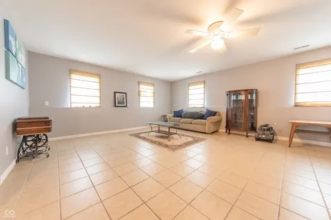 4613 Clairmont Drive Columbus IN 47203