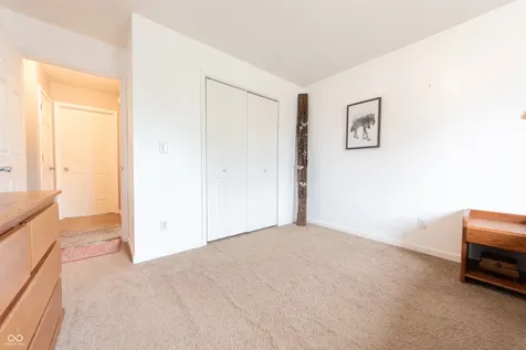 4613 Clairmont Drive Columbus IN 47203