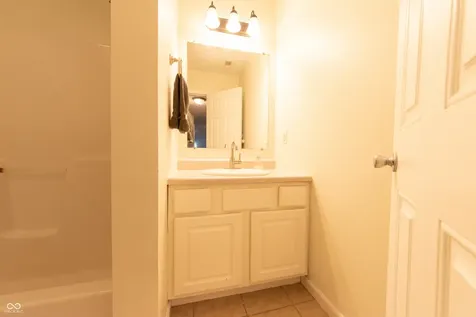 4613 Clairmont Drive Columbus IN 47203