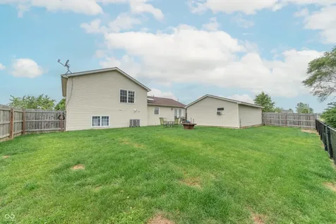 4613 Clairmont Drive Columbus IN 47203