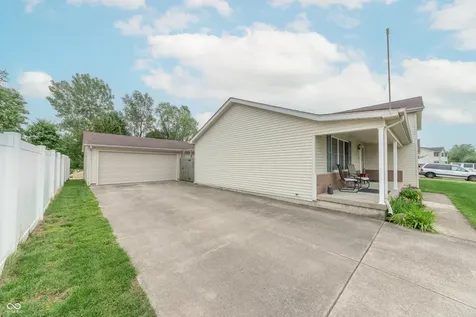 4613 Clairmont Drive Columbus IN 47203