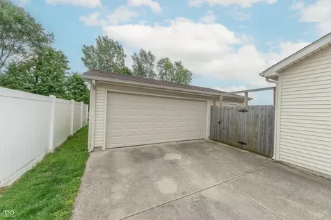 4613 Clairmont Drive Columbus IN 47203