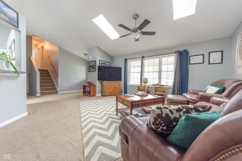 4613 Clairmont Drive Columbus IN 47203