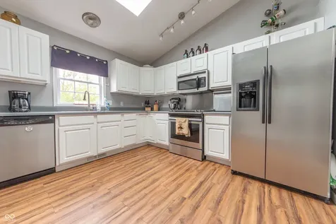 4613 Clairmont Drive Columbus IN 47203
