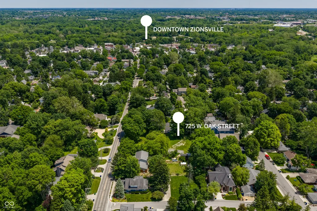 725 W Oak Street Zionsville IN 46077