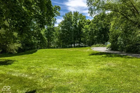 725 W Oak Street Zionsville IN 46077