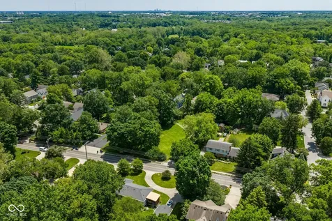 725 W Oak Street Zionsville IN 46077