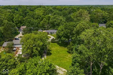 725 W Oak Street Zionsville IN 46077
