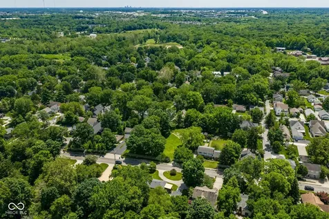 725 W Oak Street Zionsville IN 46077