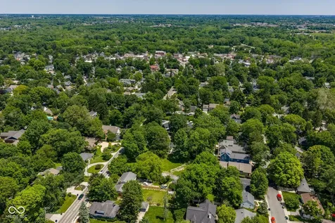 725 W Oak Street Zionsville IN 46077