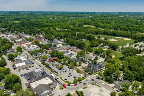 725 W Oak Street Zionsville IN 46077
