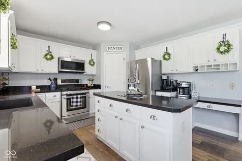 10605 Young Lake Drive Indianapolis IN 46239