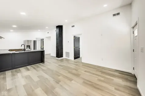 3242 Collier Street Indianapolis IN 46221