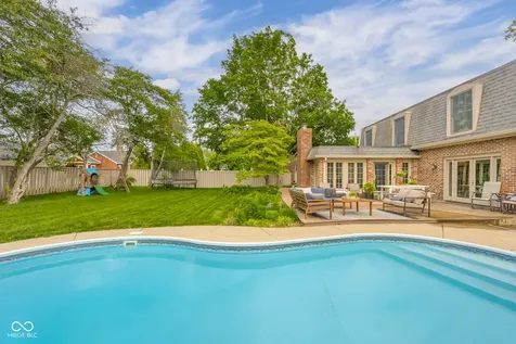 3648 Deerfield Place Columbus IN 47203