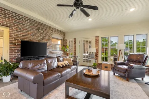 3648 Deerfield Place Columbus IN 47203