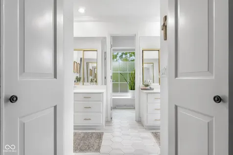 3648 Deerfield Place Columbus IN 47203