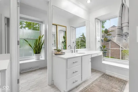 3648 Deerfield Place Columbus IN 47203