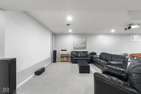 3648 Deerfield Place Columbus IN 47203