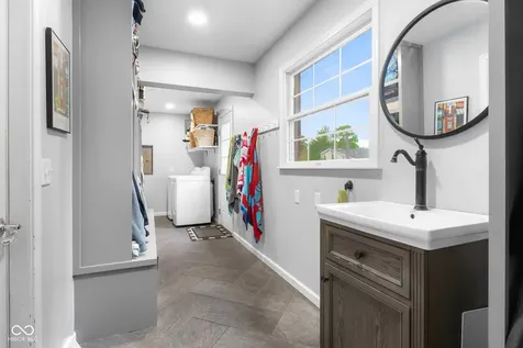 3648 Deerfield Place Columbus IN 47203