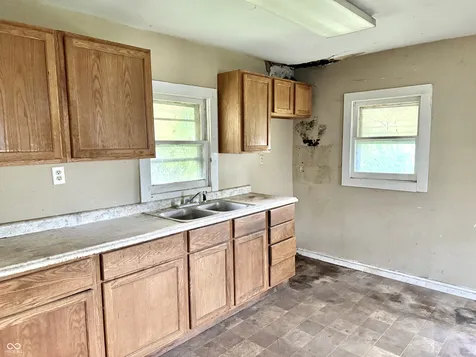 1327 S Harrison Street Shelbyville IN 46176