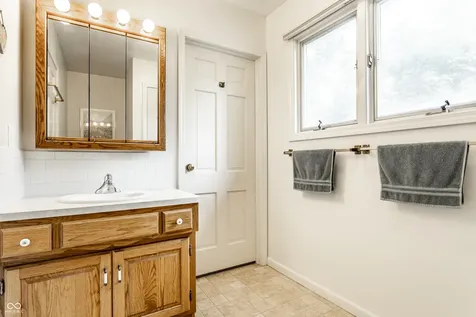 3229 E 69th Street Indianapolis IN 46220