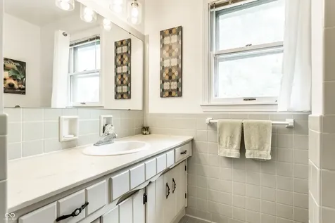 3229 E 69th Street Indianapolis IN 46220