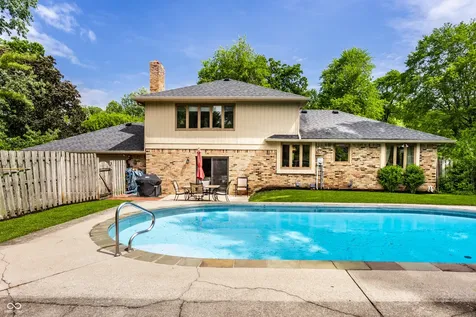 3229 E 69th Street Indianapolis IN 46220