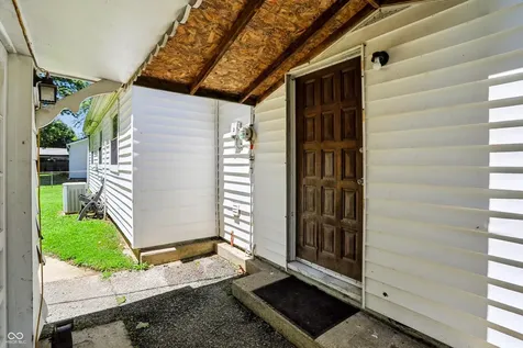 6737 Carlsen Avenue Indianapolis IN 46214