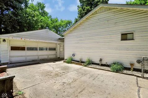 6737 Carlsen Avenue Indianapolis IN 46214