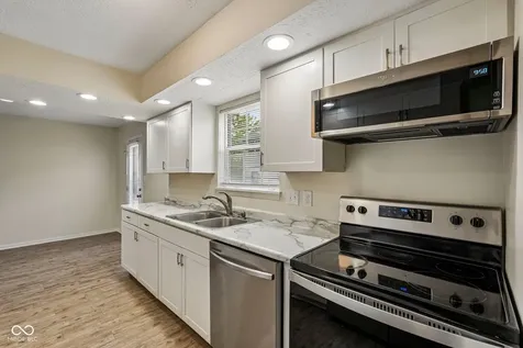 525 Paradise Way E Greenwood IN 46143