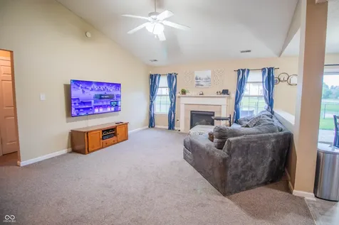 1527 Egret Lane Greenwood IN 46143