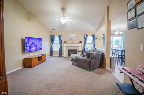 1527 Egret Lane Greenwood IN 46143